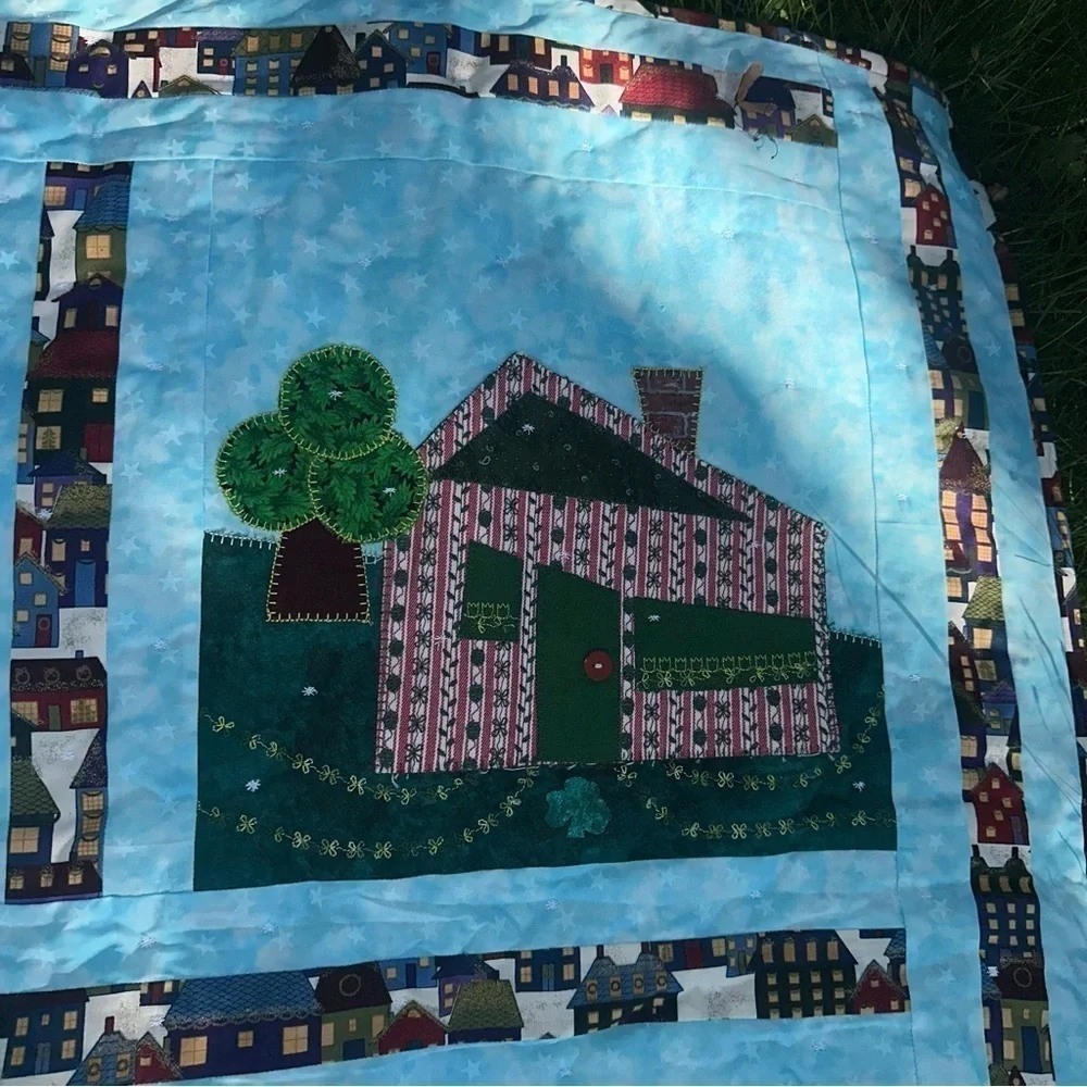 2002 HGTV Strolling down the block quilt completed with pillow 54x66